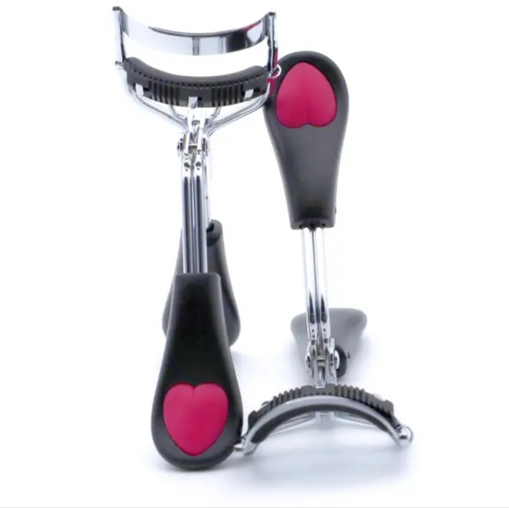 Eyelash curler with hearts
